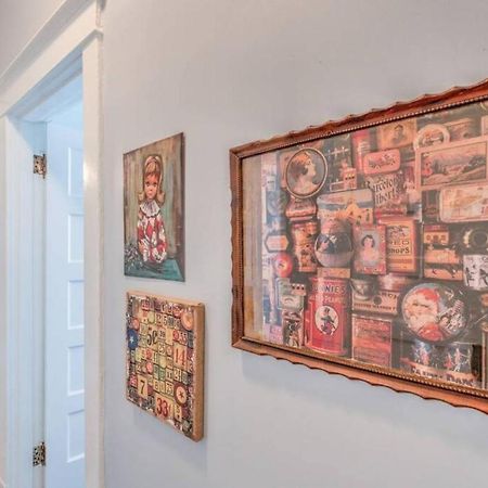 Elegant Colonial With Lovely Details And Character Memphis Exterior photo
