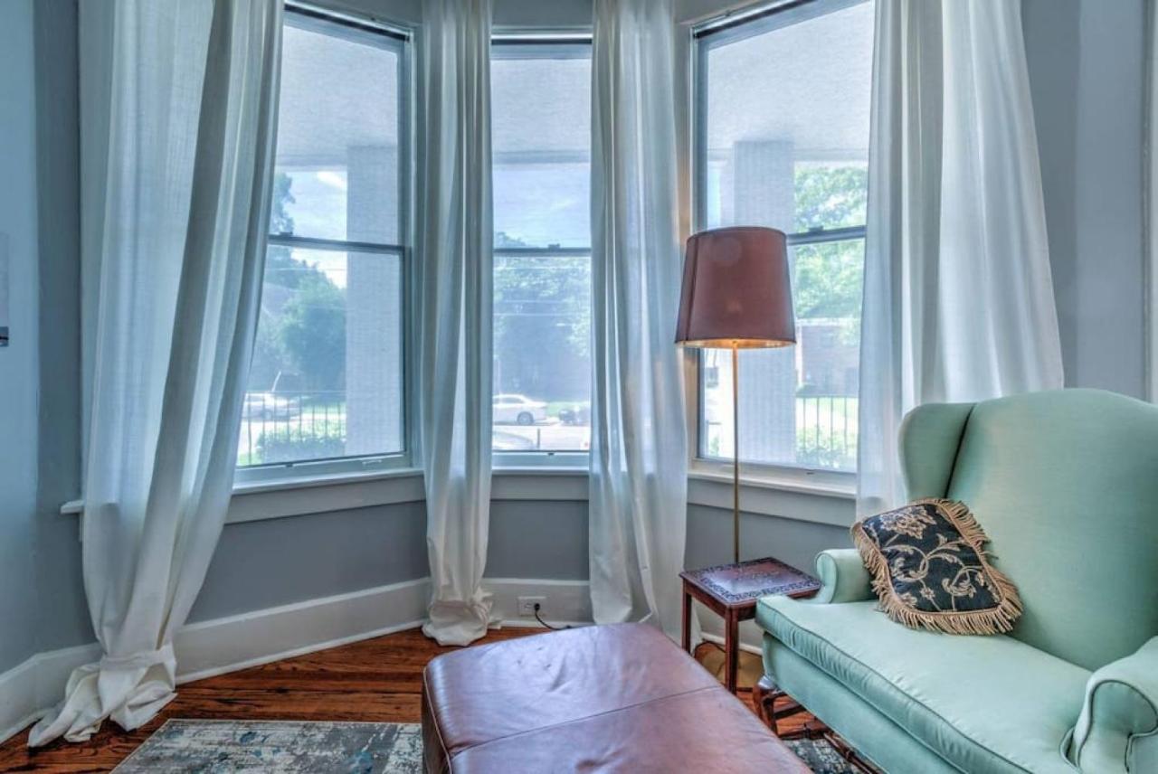 Elegant Colonial With Lovely Details And Character Memphis Exterior photo