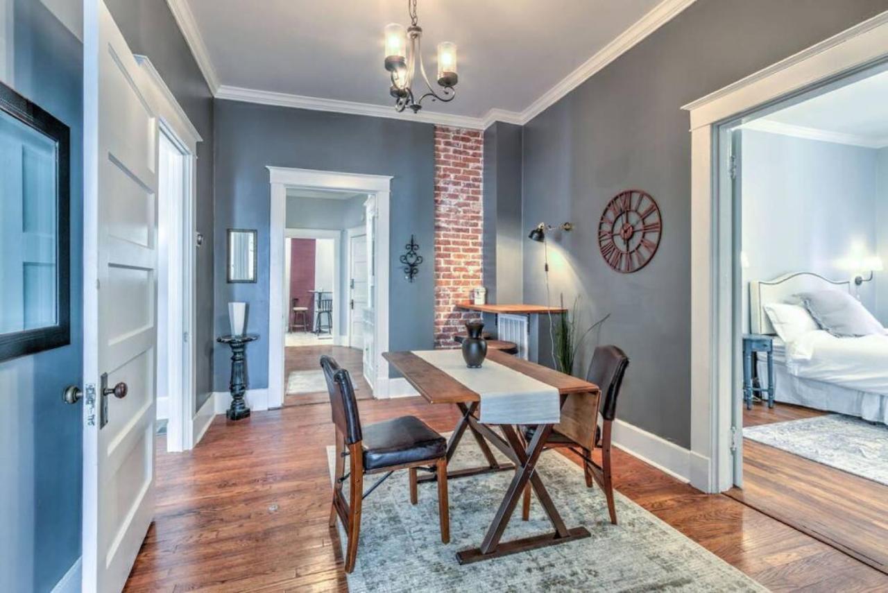 Elegant Colonial With Lovely Details And Character Memphis Exterior photo